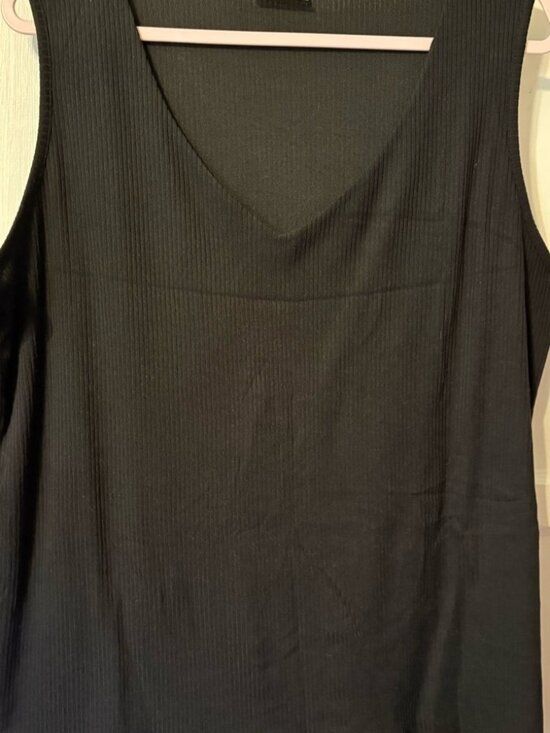 Tops - tank top